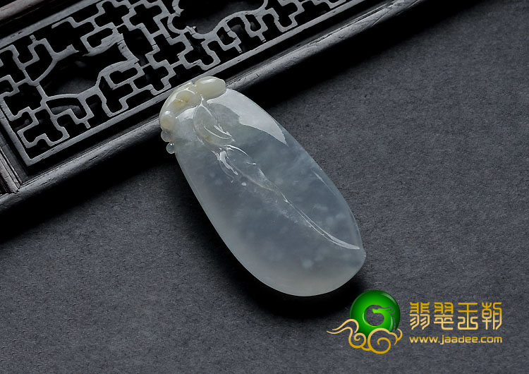 冰种晴水略带黄翡缅甸翡翠A货福瓜挂件