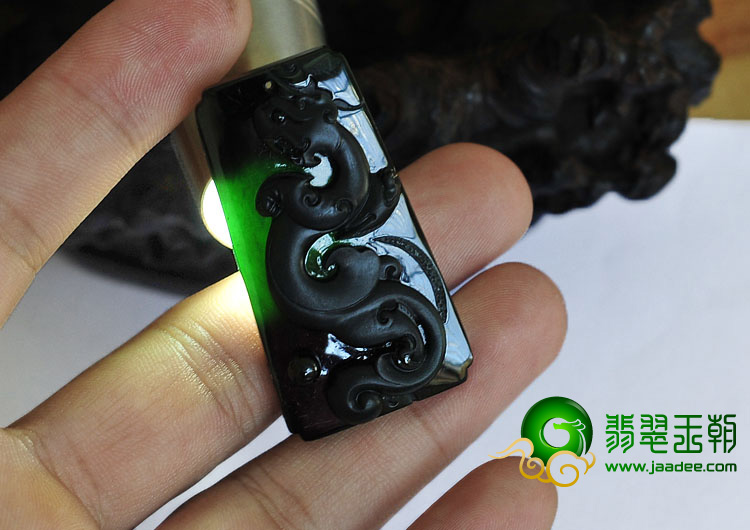 feicui冰玻种墨翠缅甸翡翠A货仿古龙牌挂件