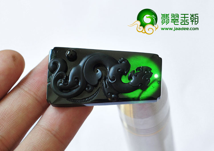feicui冰玻种墨翠缅甸翡翠A货仿古龙牌挂件