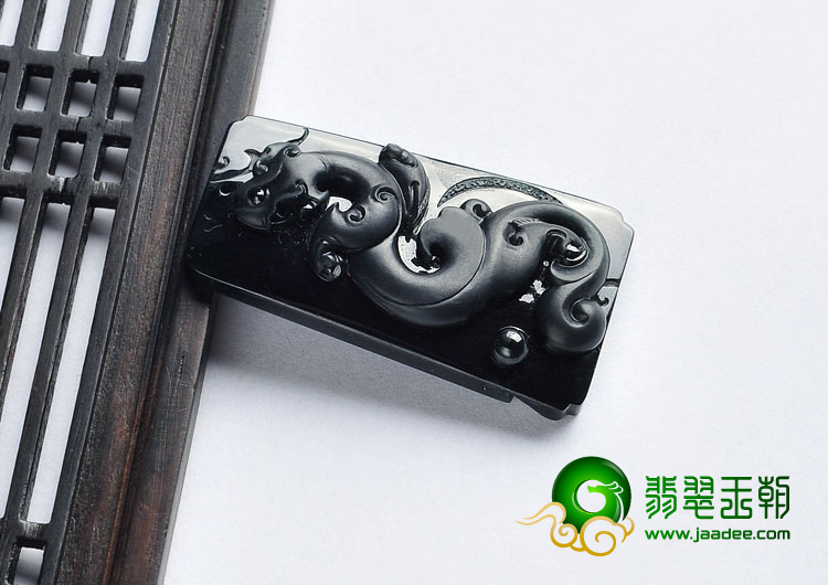 feicui冰玻种墨翠缅甸翡翠A货仿古龙牌挂件