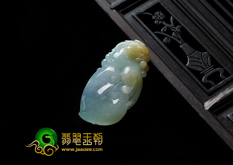 冰种黄加绿缅甸翡翠A货貔貅寿桃挂件