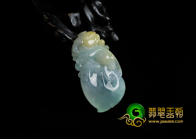 冰种黄加绿缅甸翡翠A货貔貅寿桃挂件