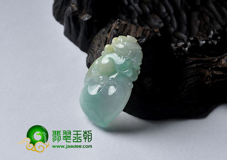冰种黄加绿缅甸翡翠A货貔貅寿桃挂件