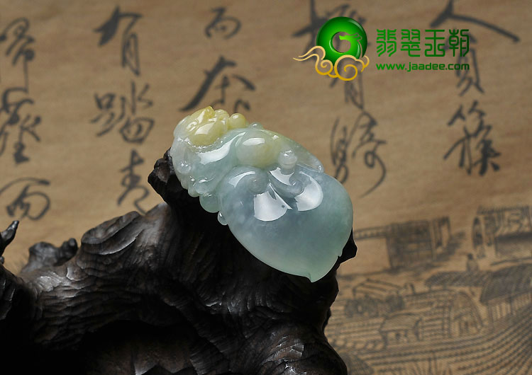 冰种黄加绿缅甸翡翠A货貔貅寿桃挂件
