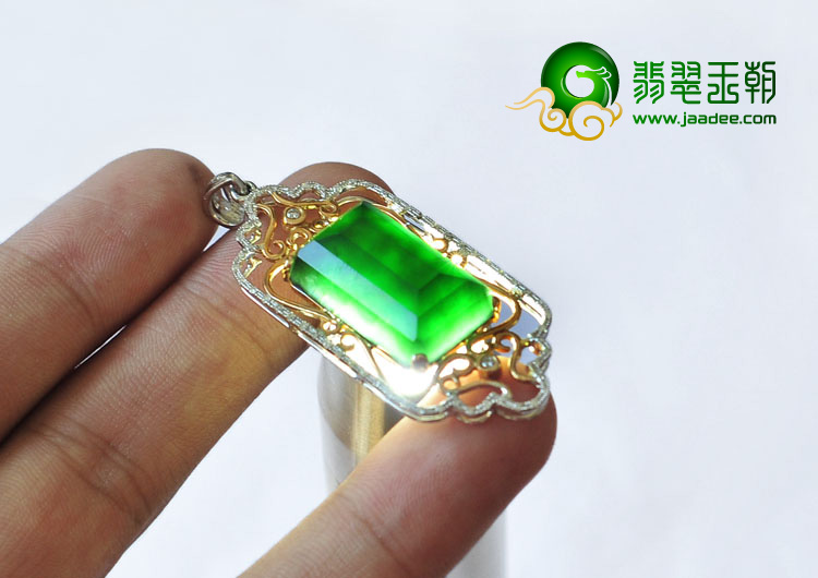 (超值推荐)冰玻种墨翠缅甸翡翠A货镶白金.玫瑰金胸坠（真钻）
