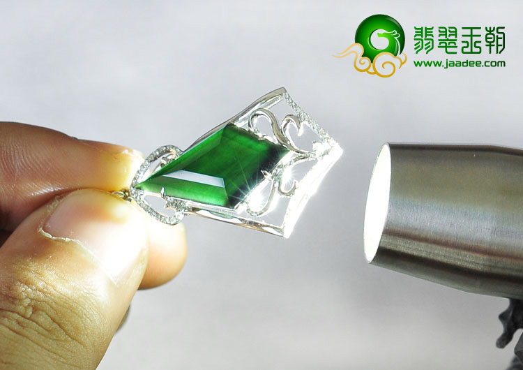 冰玻种墨翠缅甸翡翠A货镶白金胸坠（真钻）