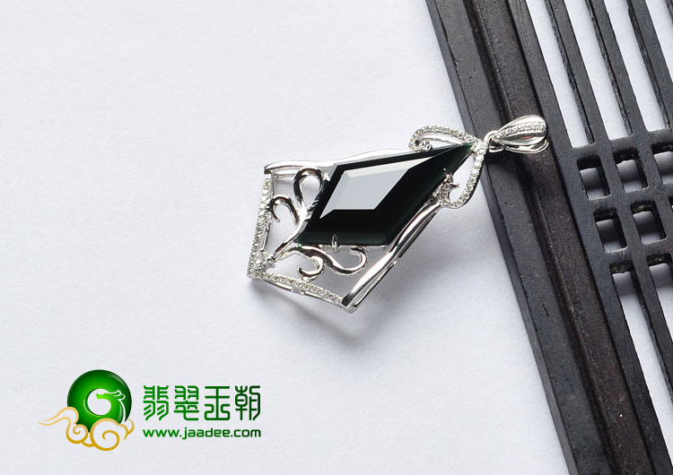冰玻种墨翠缅甸翡翠A货镶白金胸坠（真钻）