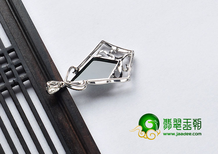 冰玻种墨翠缅甸翡翠A货镶白金胸坠（真钻）
