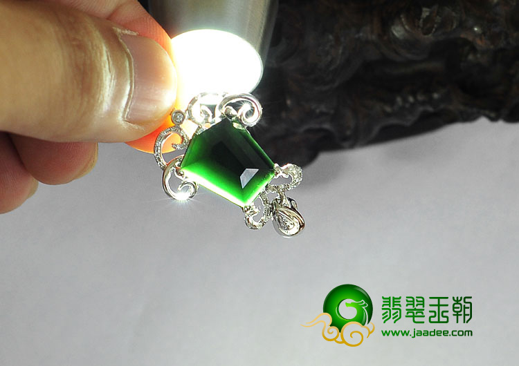 冰玻种墨翠缅甸翡翠A货镶白金胸坠（真钻）