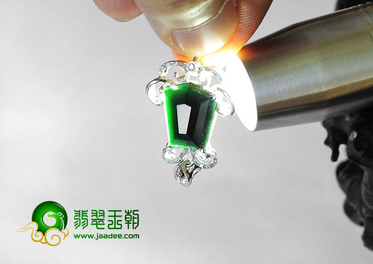 冰玻种墨翠缅甸翡翠A货镶白金胸坠（真钻）