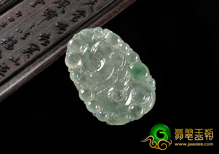 冰种晴水略飘翠缅甸翡翠A货飞龙挂件