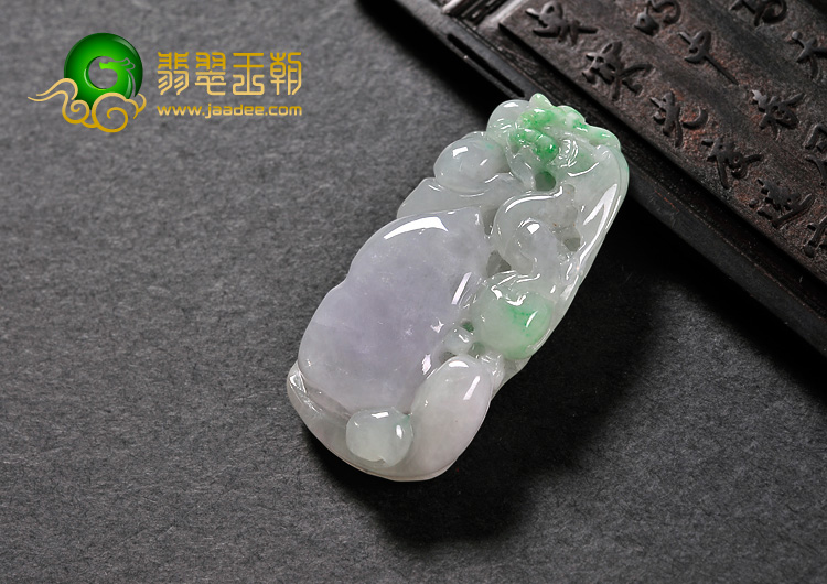 糯冰种春带彩缅甸翡翠A货一夜成龙挂件