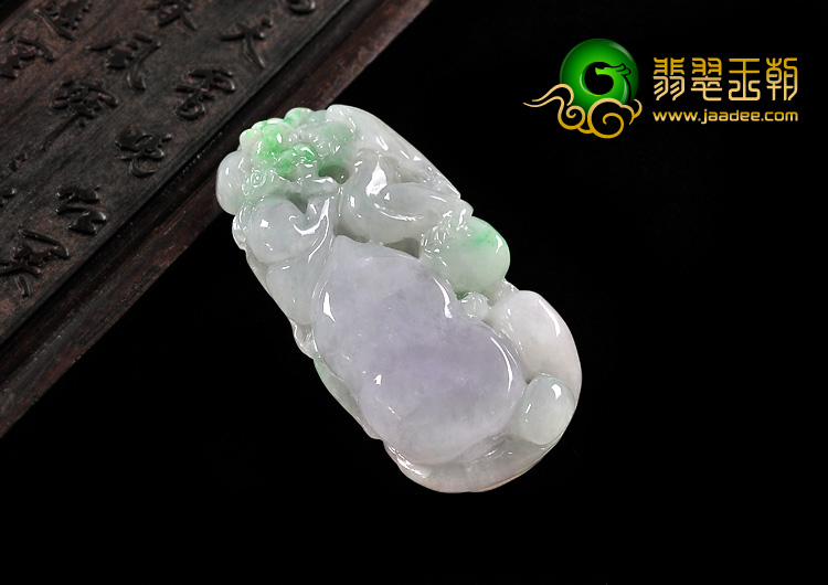 糯冰种春带彩缅甸翡翠A货一夜成龙挂件