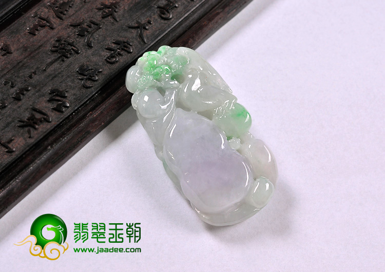 糯冰种春带彩缅甸翡翠A货一夜成龙挂件