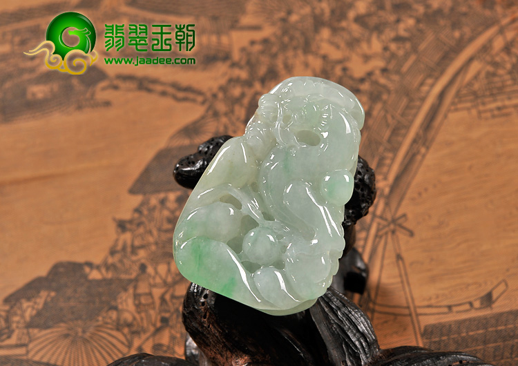 糯冰种翠色缅甸翡翠A货飞龙挂件