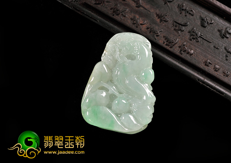 糯冰种翠色缅甸翡翠A货飞龙挂件