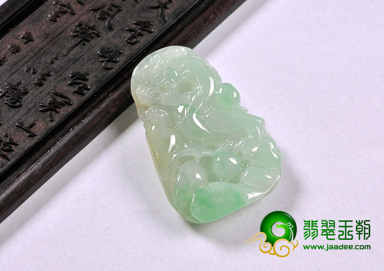 糯冰种翠色缅甸翡翠A货飞龙挂件