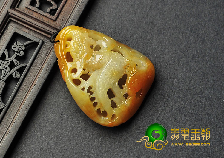 糯冰种黄翡缅甸翡翠A货龙挂件