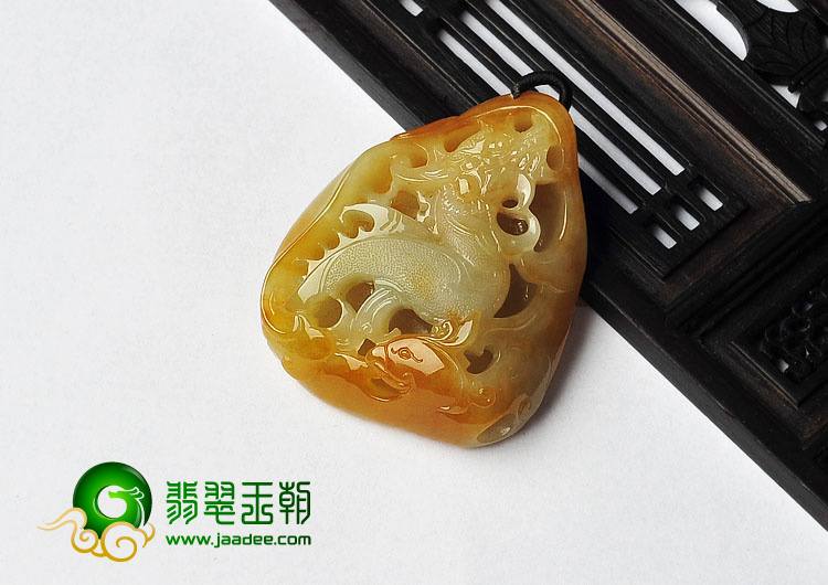 糯冰种黄翡缅甸翡翠A货龙挂件