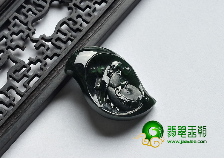 冰玻种墨翠缅甸翡翠A货仿古龙挂件