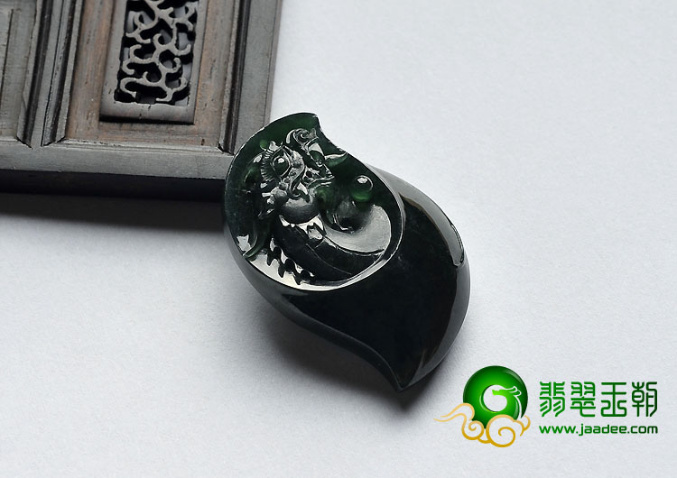冰玻种墨翠缅甸翡翠A货仿古龙挂件