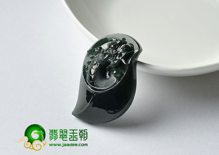 冰玻种墨翠缅甸翡翠A货仿古龙挂件