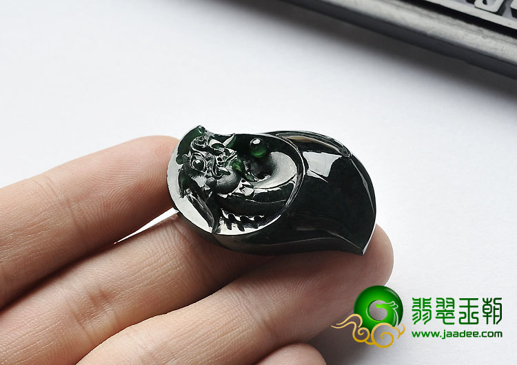 冰玻种墨翠缅甸翡翠A货仿古龙挂件