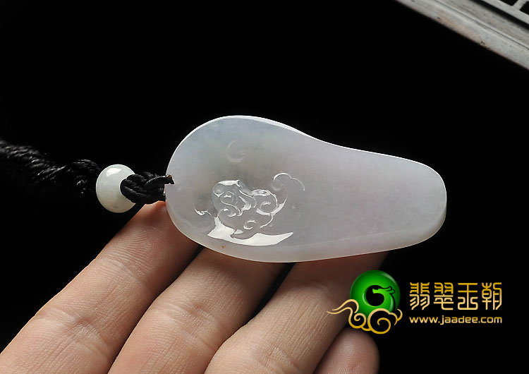 糯冰种淡春带彩缅甸翡翠A货仿古龙牌挂件