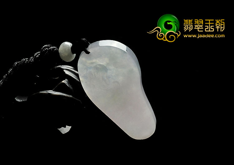 糯冰种淡春带彩缅甸翡翠A货仿古龙牌挂件