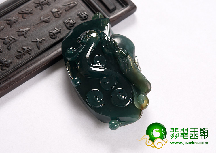冰种油青缅甸翡翠A货降龙罗汉挂件