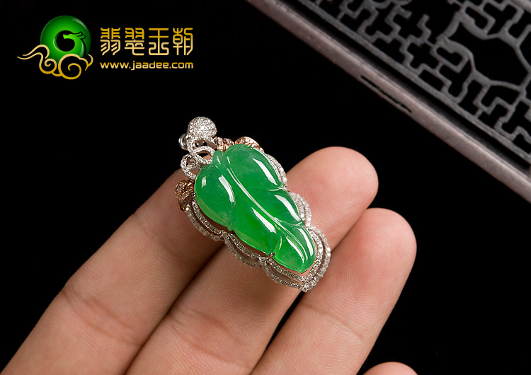 冰种阳绿缅甸翡翠A货镶白金玫瑰金金枝玉叶胸坠（真钻）