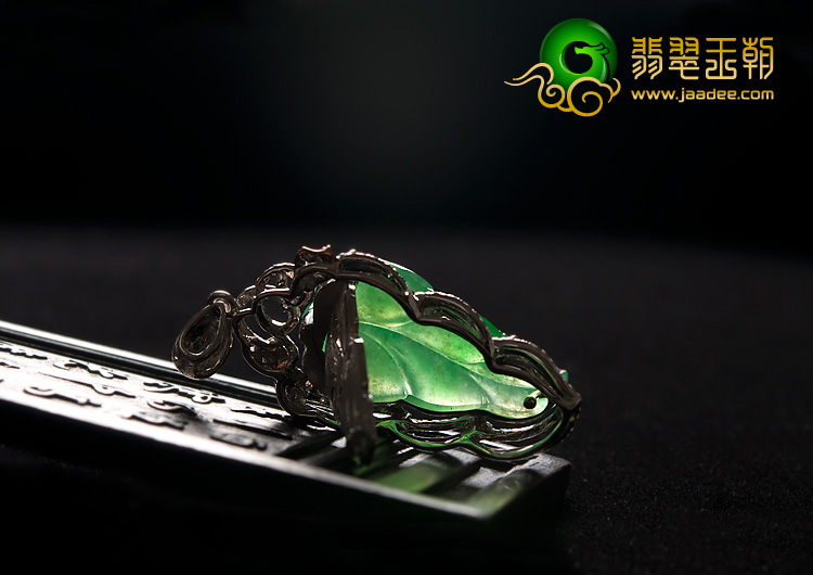 冰种阳绿缅甸翡翠A货镶白金玫瑰金金枝玉叶胸坠（真钻）