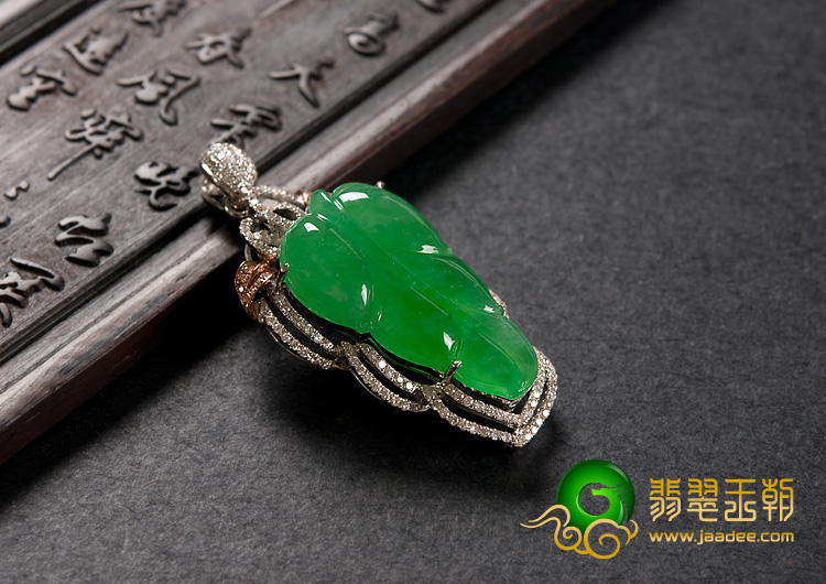 冰种阳绿缅甸翡翠A货镶白金玫瑰金金枝玉叶胸坠（真钻）
