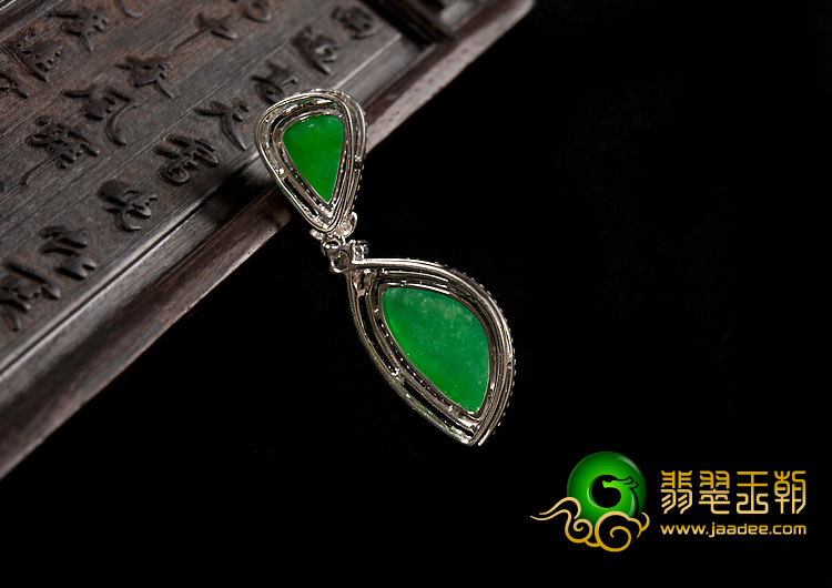 冰种阳绿缅甸翡翠A货镶白金水滴胸坠（真钻）