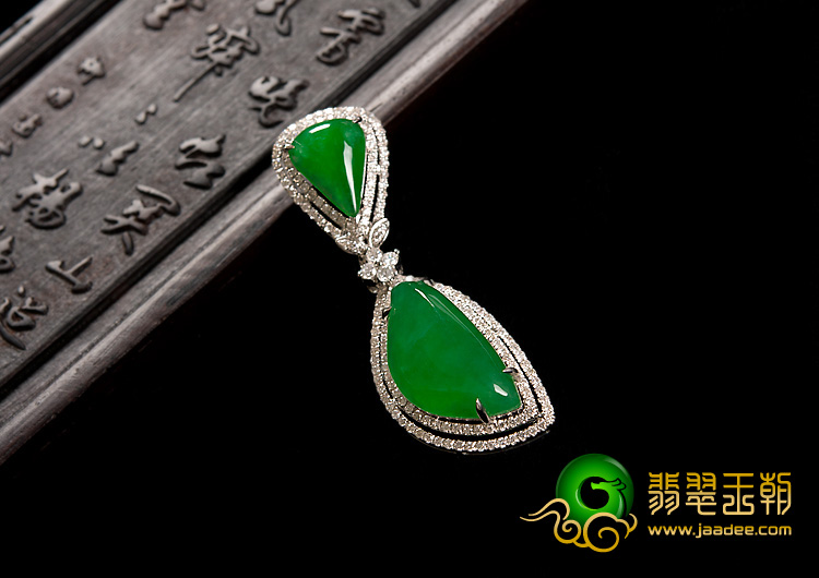 冰种阳绿缅甸翡翠A货镶白金水滴胸坠（真钻）