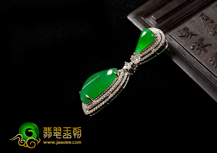 冰种阳绿缅甸翡翠A货镶白金水滴胸坠（真钻）
