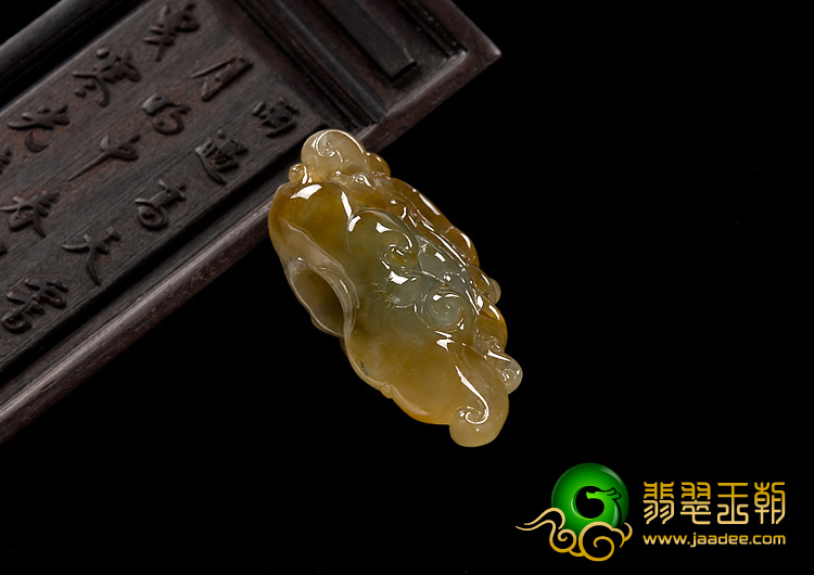 冰种褐黄翡缅甸翡翠A货灵猴献瑞挂件