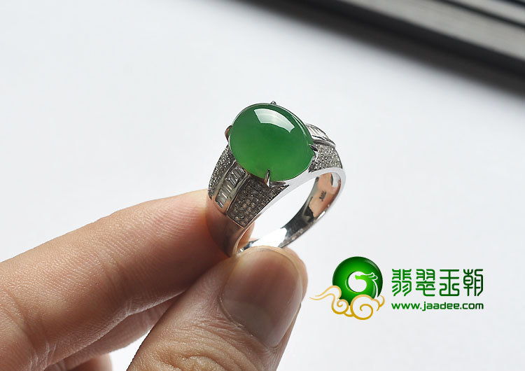 冰种阳绿缅甸翡翠A货镶白金钻石戒指（男戒）