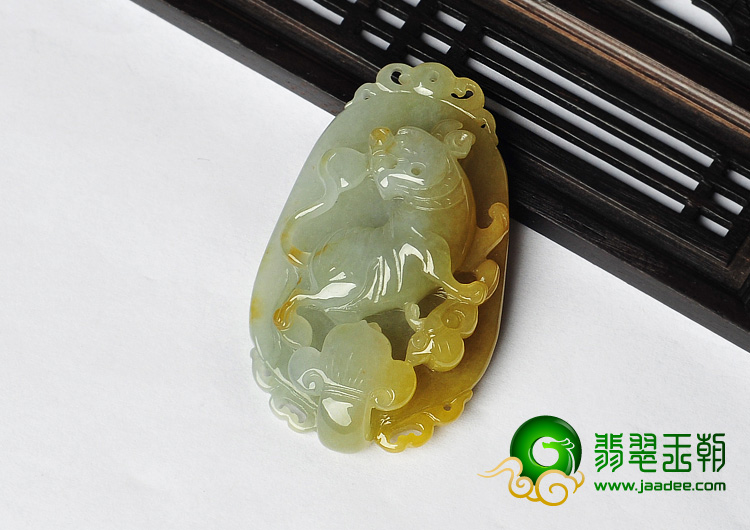 糯冰种黄翡缅甸翡翠A货生肖虎挂件