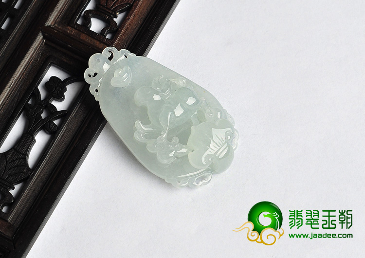糯冰种缅甸翡翠A货生肖兔挂件