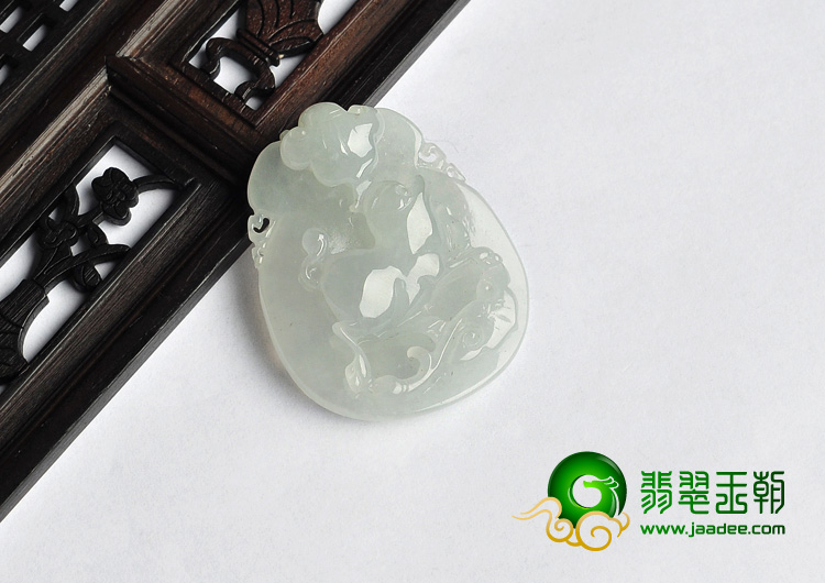 糯冰种缅甸翡翠A货生肖猪挂件