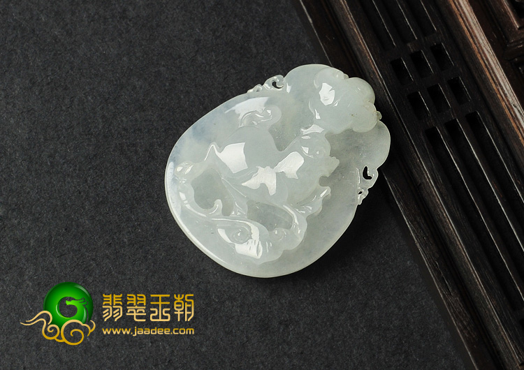 糯冰种缅甸翡翠A货生肖猪挂件