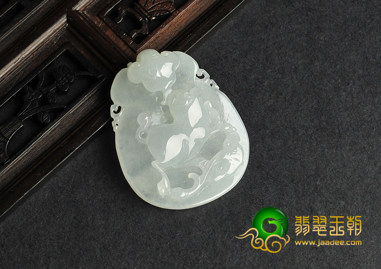 糯冰种缅甸翡翠A货生肖猪挂件