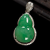 糯冰种淡绿缅甸翡翠A货镶白金葫芦胸坠（真钻）