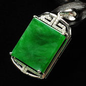 冰种阳绿缅甸翡翠A货镶白金胸坠（真钻）