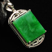 冰种阳绿缅甸翡翠A货镶白金胸坠（真钻）