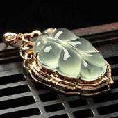 冰种晴水缅甸翡翠A货镶金叶子胸坠（真钻）