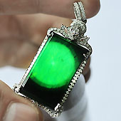 冰种墨翠缅甸翡翠A货镶白金方牌胸坠（真钻）
