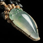 冰种飘翠缅甸翡翠A货镶玫瑰金福瓜胸坠（真钻）