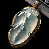 冰种略飘花缅甸翡翠A货镶玫瑰金金枝玉叶胸坠（真钻）